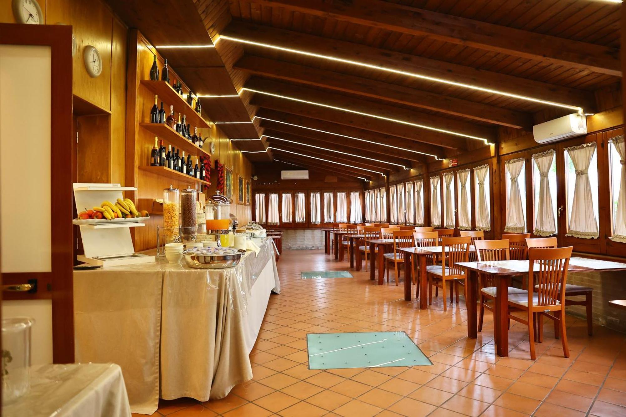Hotel Max Аверса Екстериор снимка