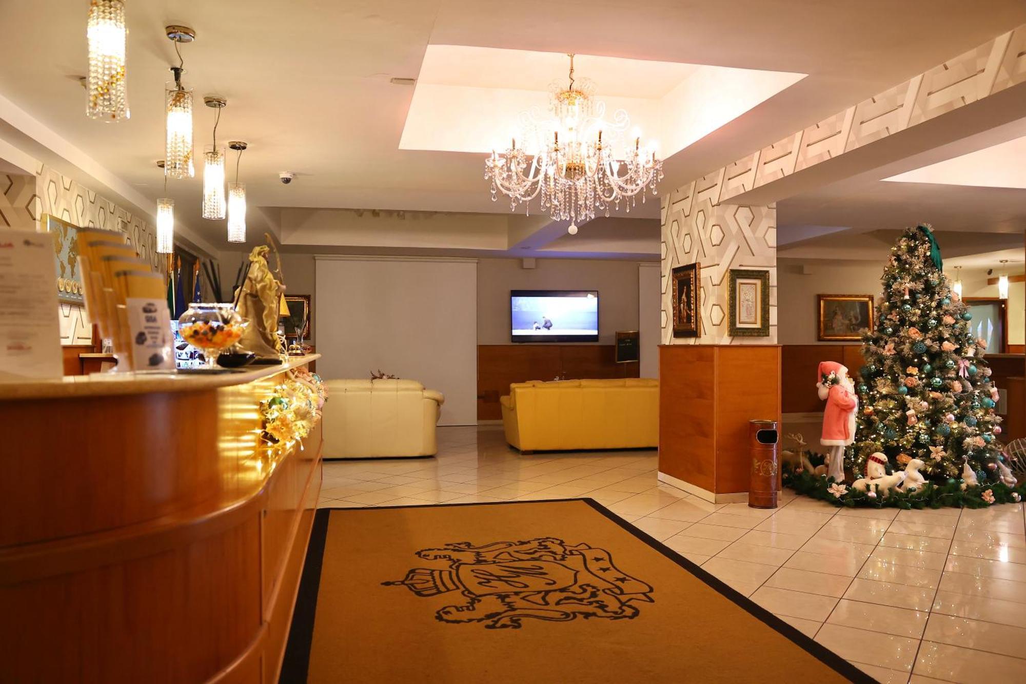 Hotel Max Аверса Екстериор снимка