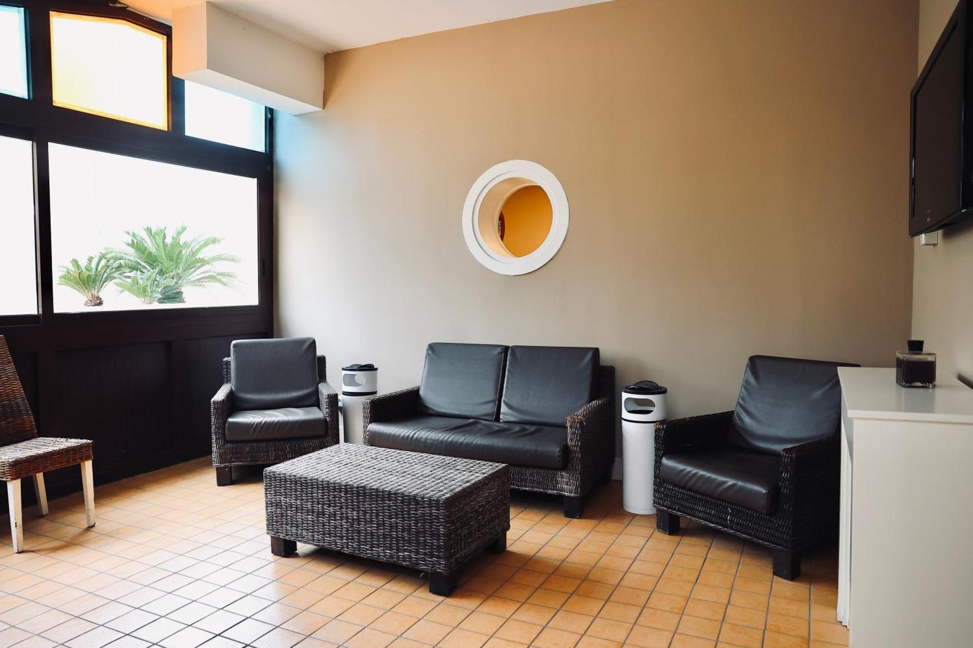 Hotel Max Аверса Екстериор снимка