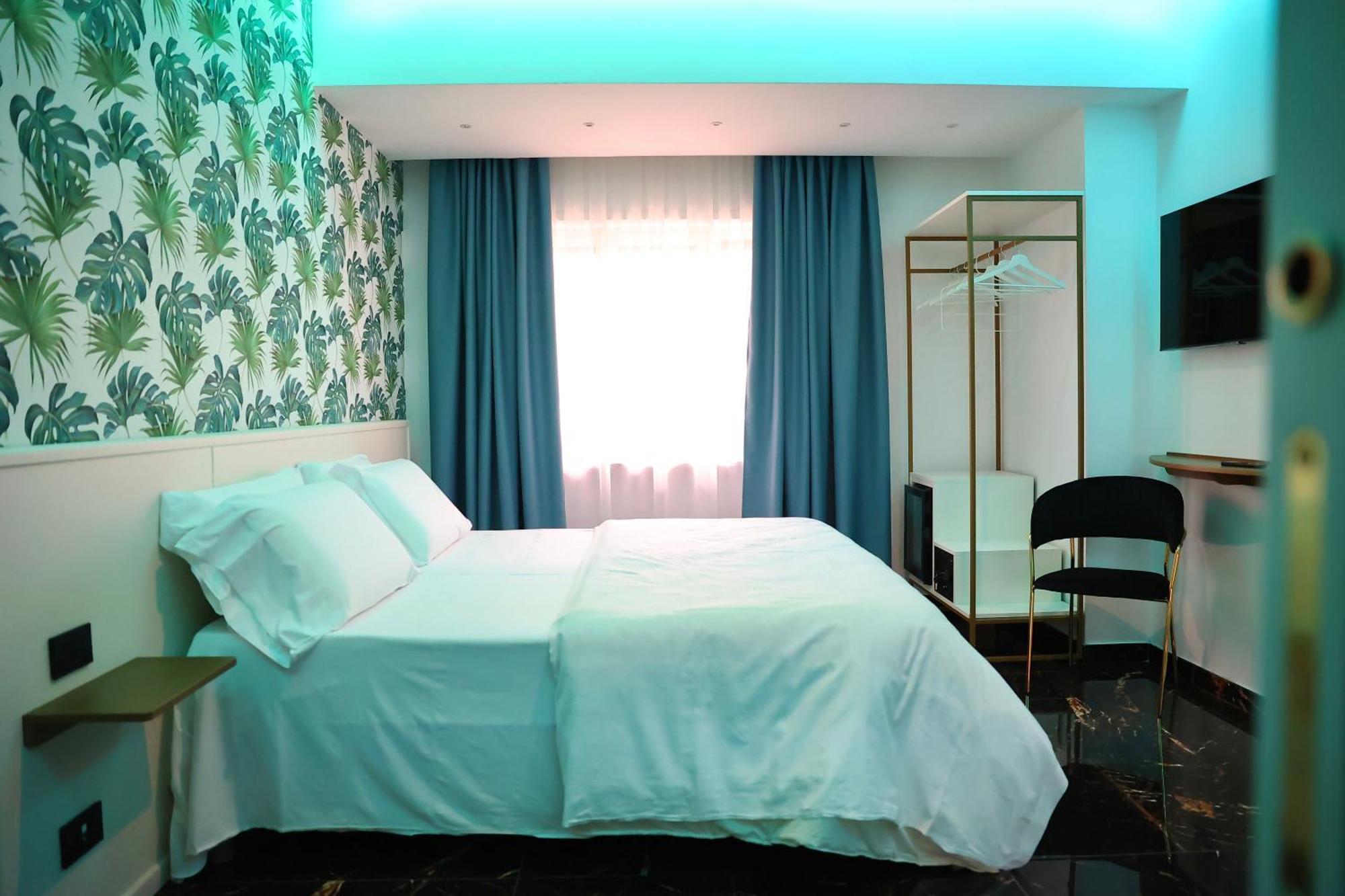 Hotel Max Аверса Екстериор снимка
