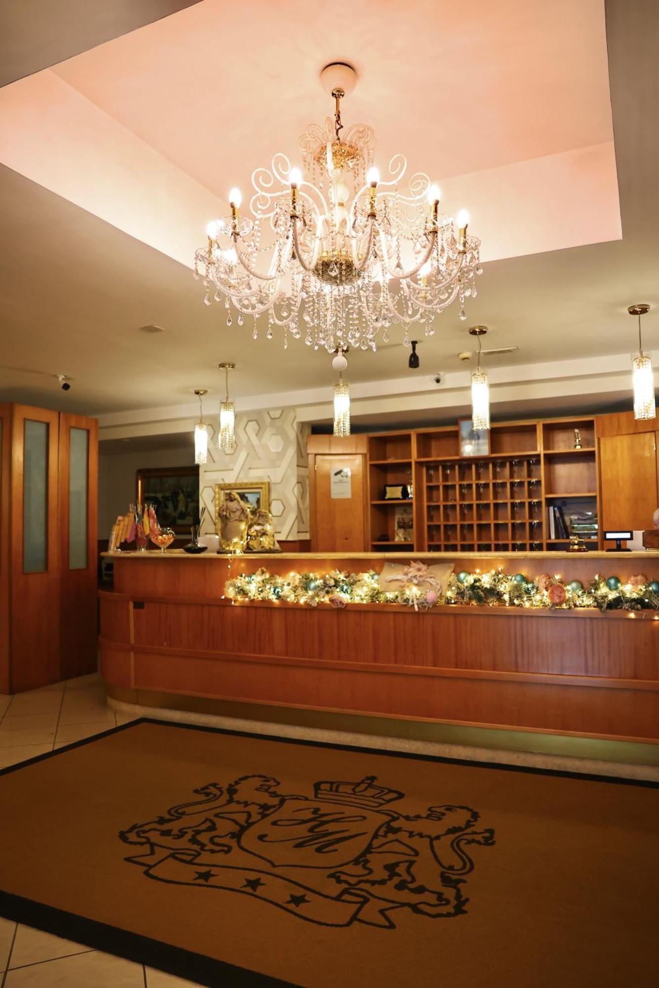 Hotel Max Аверса Екстериор снимка