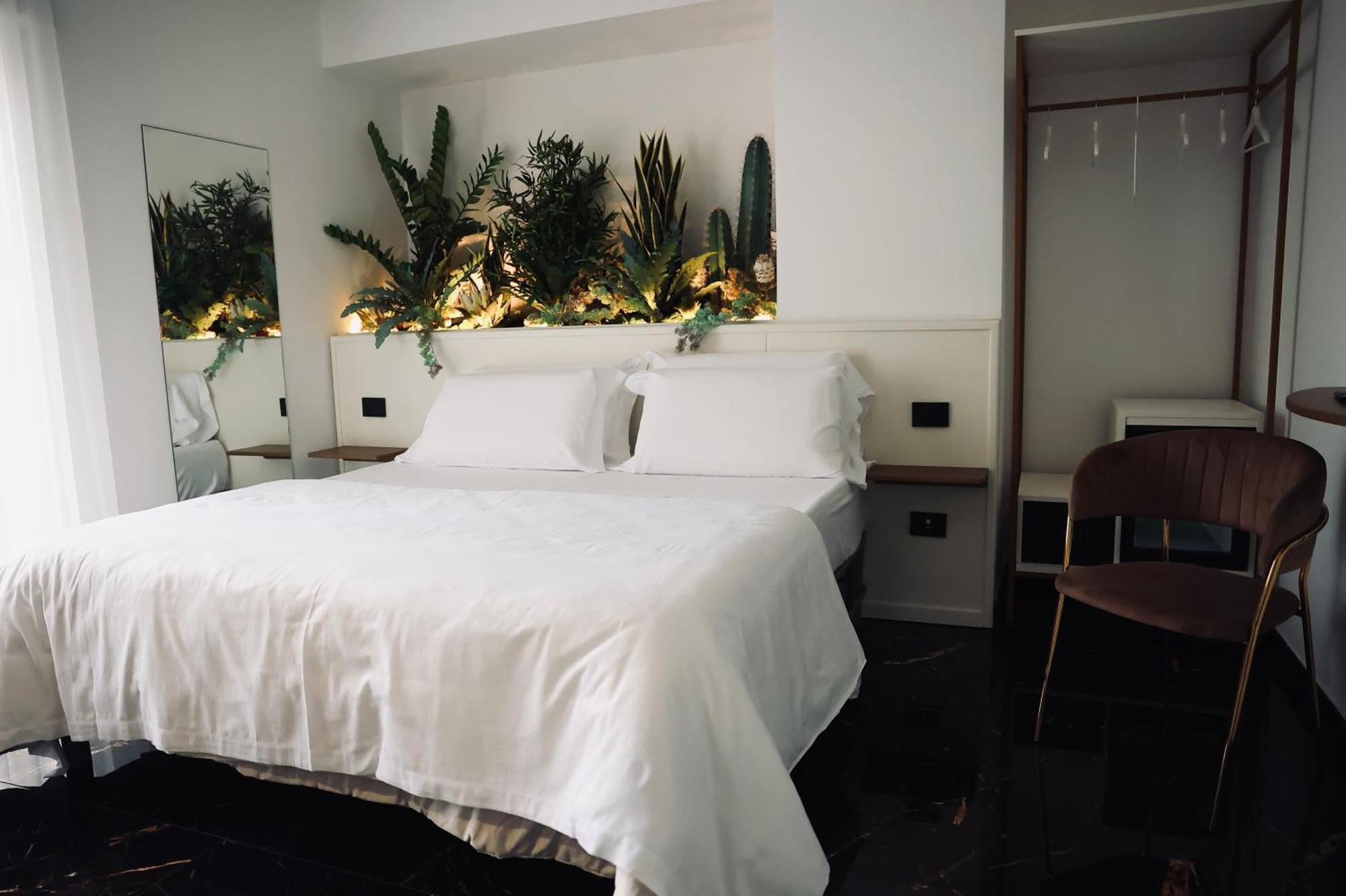 Hotel Max Аверса Екстериор снимка