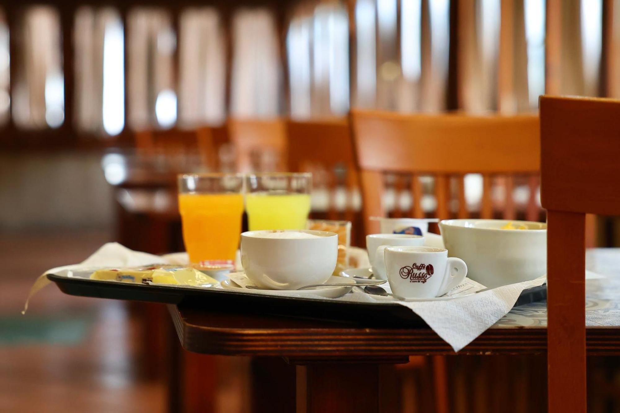 Hotel Max Аверса Екстериор снимка